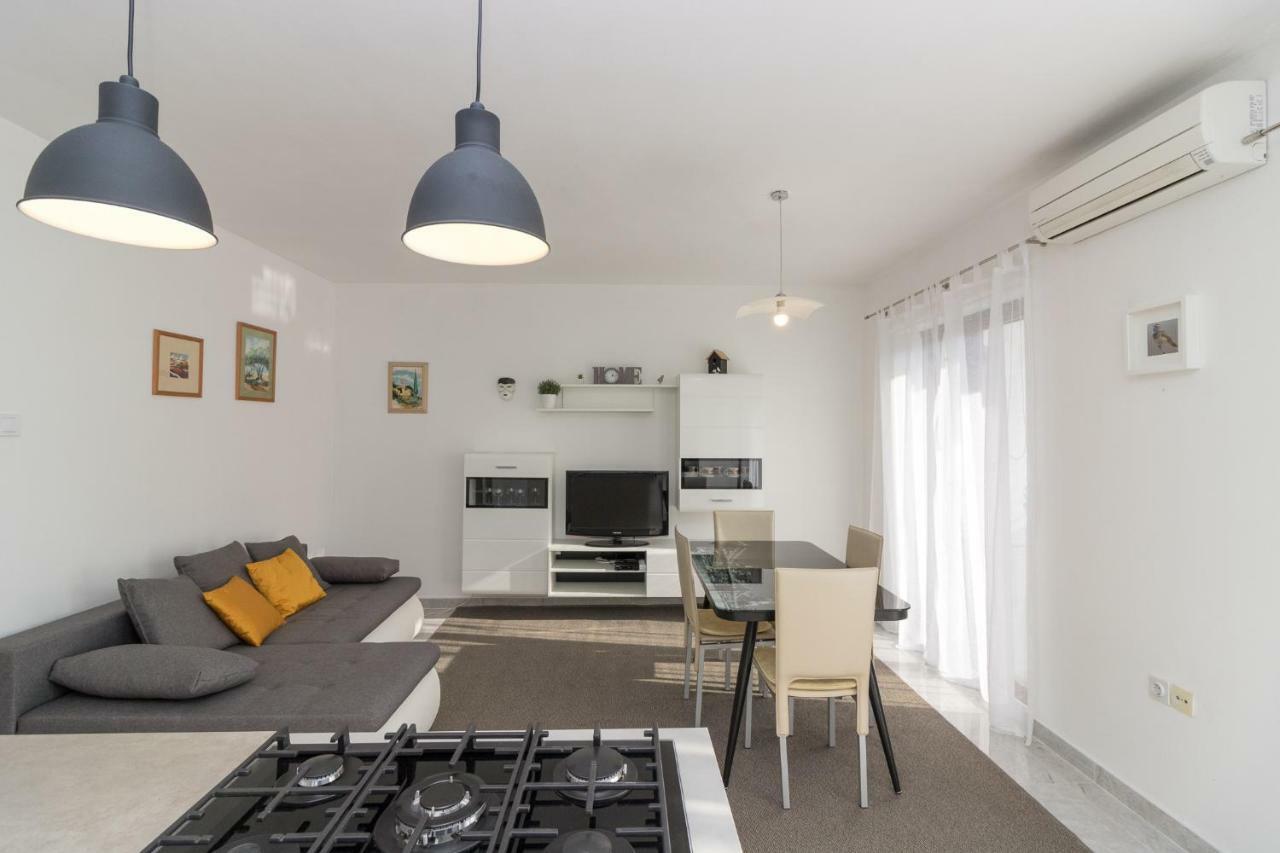 Apartment Beautiful Garden By Rent Istria Poreč Exteriör bild